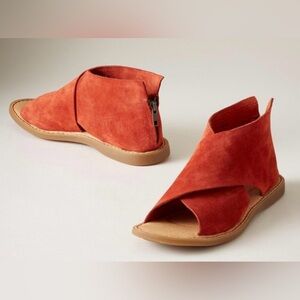 Born Iwa Red Arogosta Suede sandals Size 6
